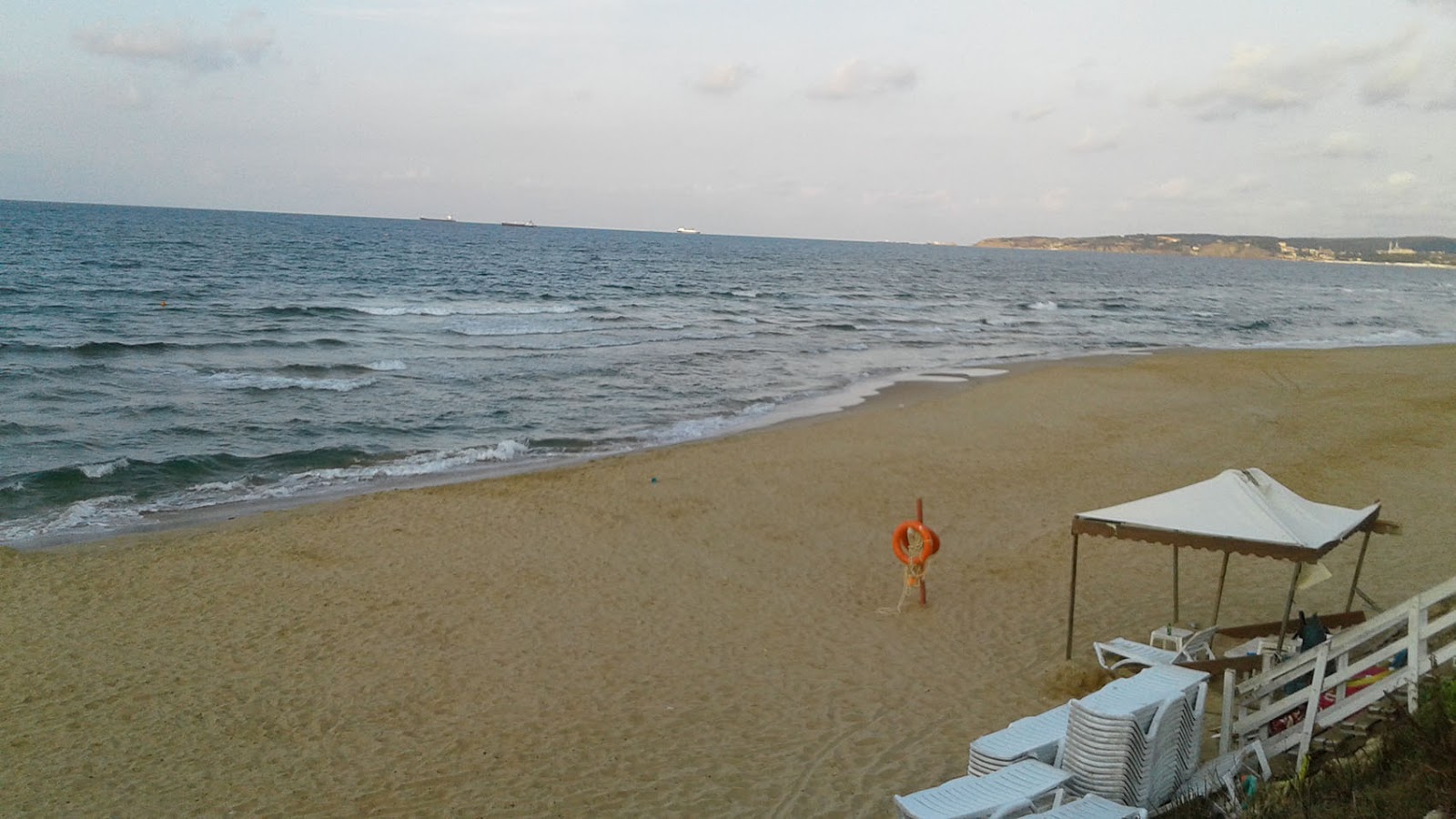 Foto von Suma beach mit geräumige bucht