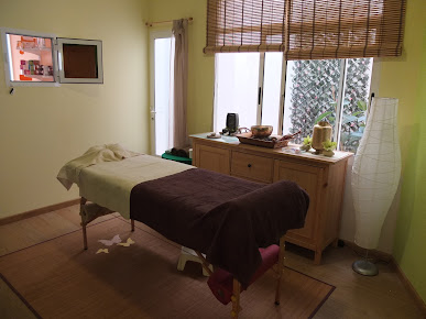 imagen de masajista Radha-Kunda centro de Bienestar , salud y Cosmética natural