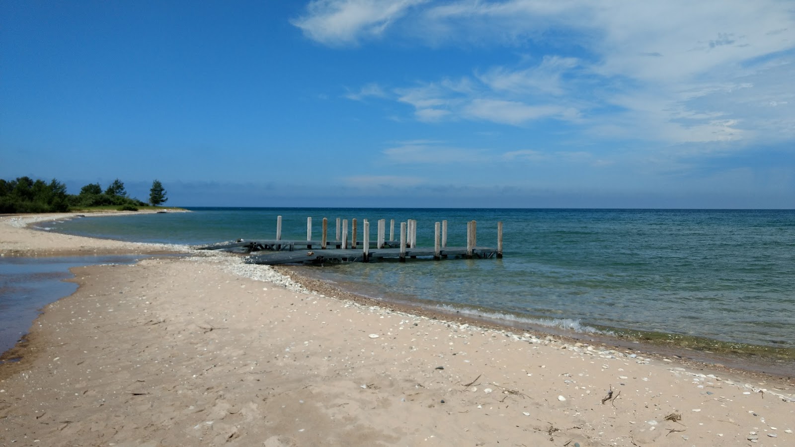 Fotografija Cross Village Beach z dolga ravna obala