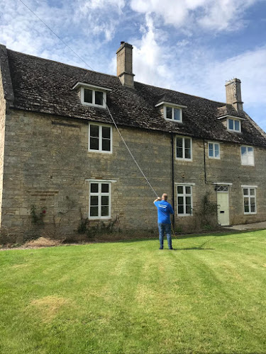 Comments and reviews of James Window Cleaning & Gutter Vacuum