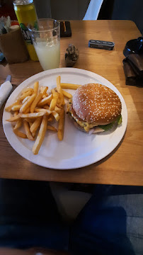 Plats et boissons du Restaurant de hamburgers la Cave aux Burgers à Bagnols-en-Forêt - n°15