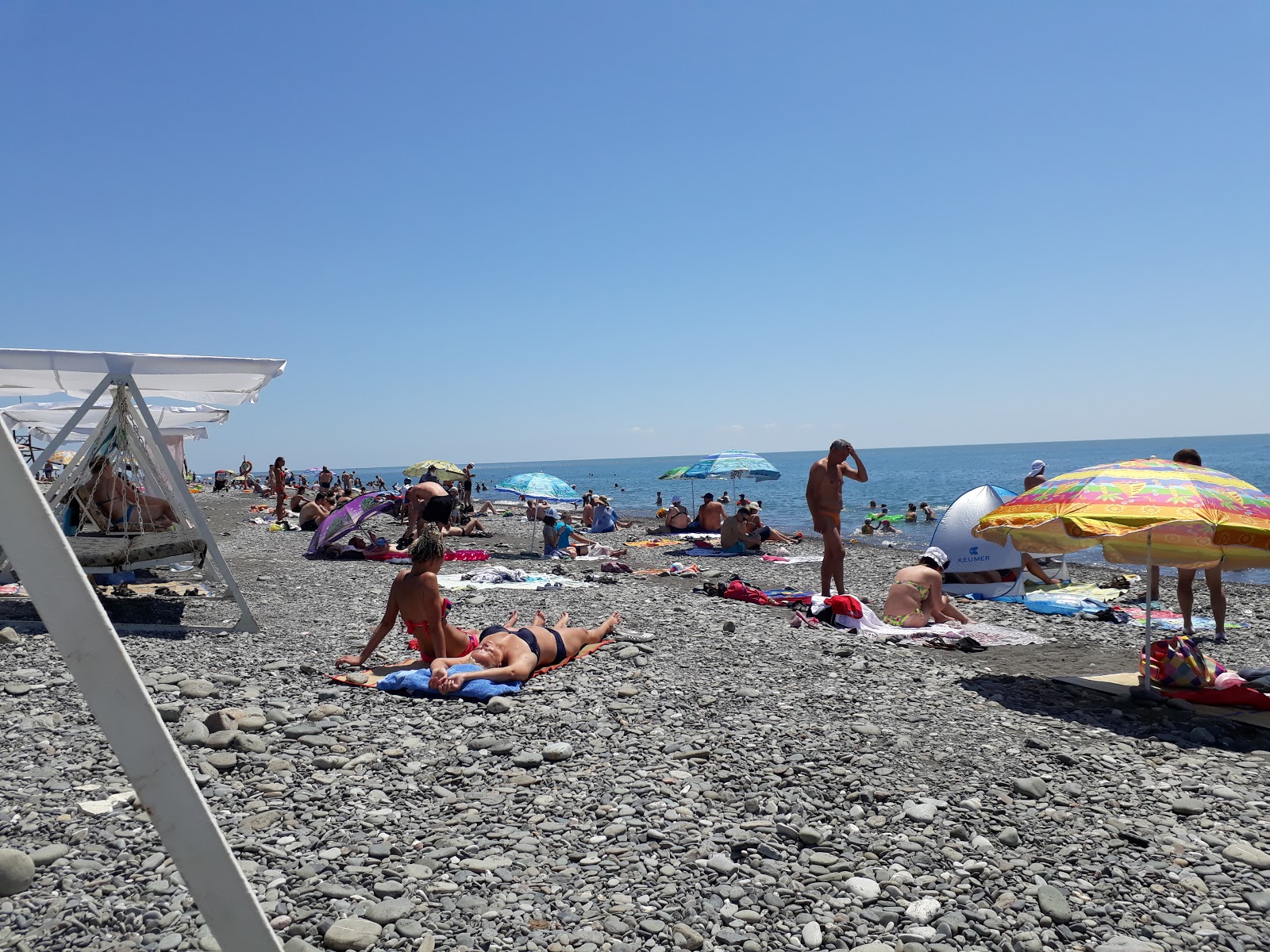 Vinograd beach的照片 带有灰卵石表面