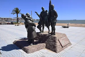Monument de l'Armée d'Afrique à Frejus Plage image