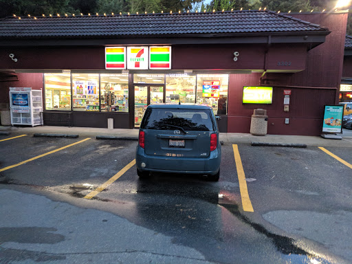 7-Eleven, 3302 E Lake Sammamish Pkwy SE, Sammamish, WA 98075, USA, 