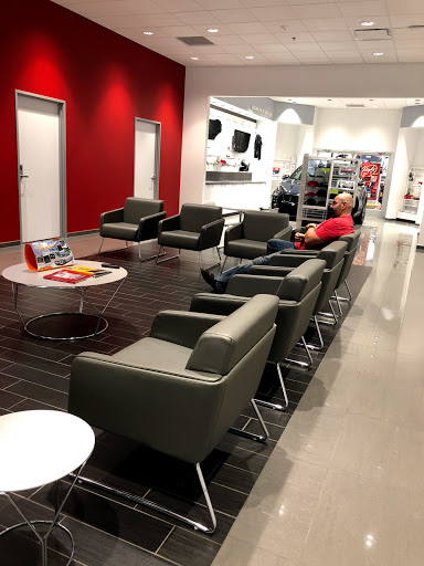 Car Dealer «Summit Place Kia», reviews and photos, 2200 Elizabeth Lake Rd, Waterford Twp, MI 48328, USA