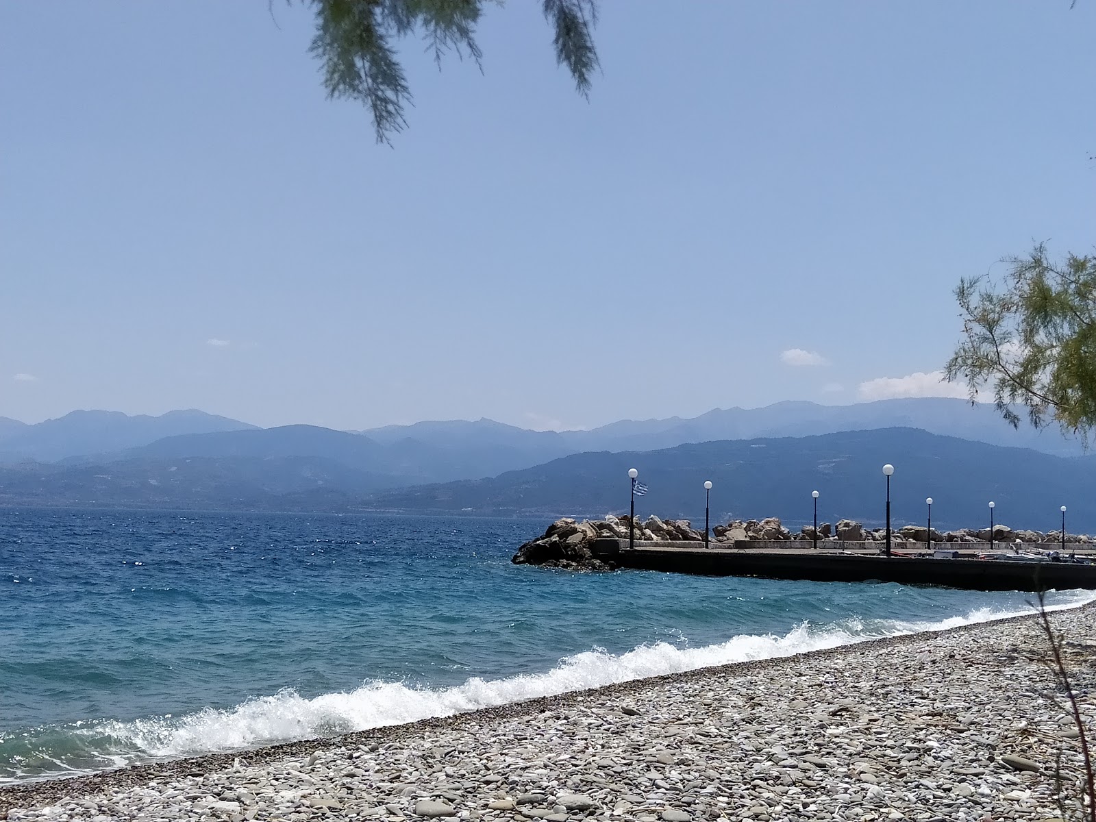 Foto de Marathia beach com baía espaçosa