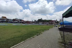 Lapangan Saribudolok image