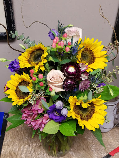 Florist «Country Village Florist and Gifts, Inc.», reviews and photos, 212 E Main St, East Islip, NY 11730, USA