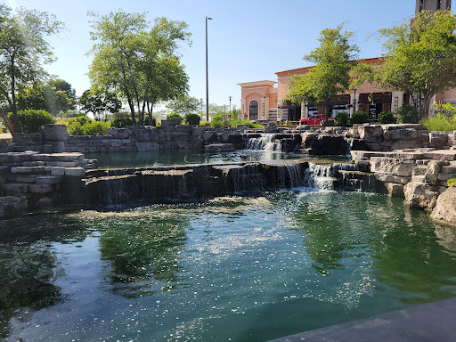 Shopping Mall «Jordan Creek Town Center», reviews and photos, 101 Jordan Creek Pkwy, West Des Moines, IA 50266, USA