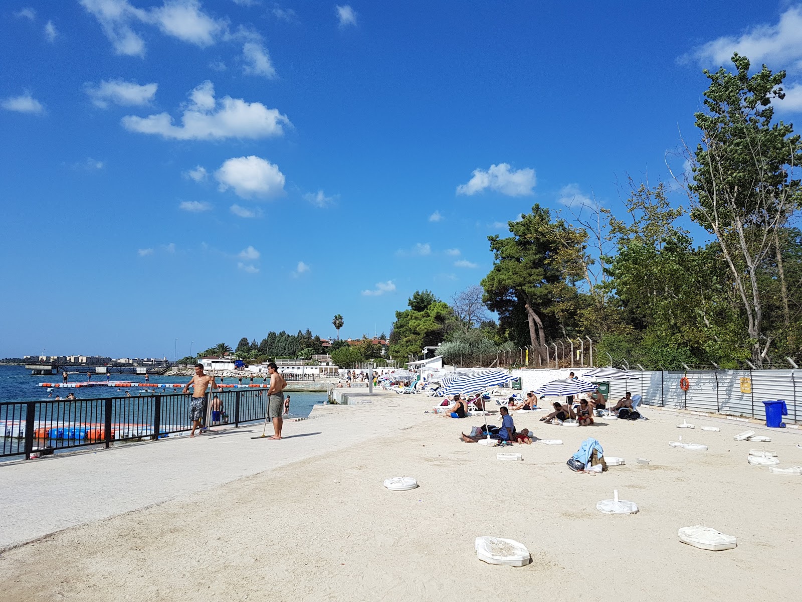 Foto von Tuzla beach mit türkisfarbenes wasser Oberfläche