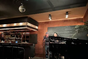 守伯鋼琴酒吧 image