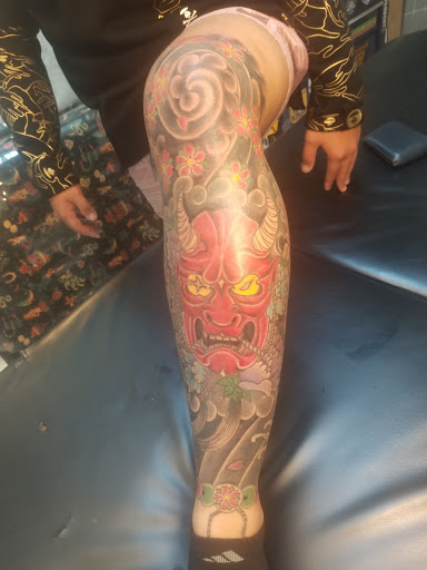 Explore polynesian tattoo ideas, creative tattoo ideas in Honolulu, available at 434 TATTOO WAIKIKI