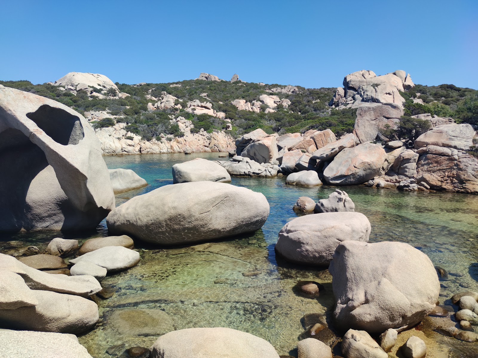 Fotografie cu Spiaggia delle Piscine amplasat într-o zonă naturală