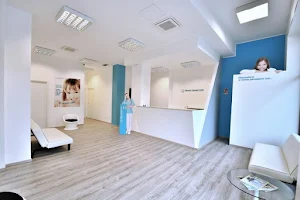 Cliniche Dentali C.D.M image