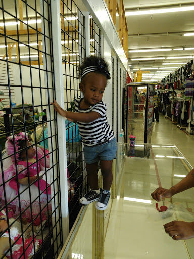 Shopping Mall «Magic Mall Plaza», reviews and photos, 2155 W Colonial Dr, Orlando, FL 32804, USA