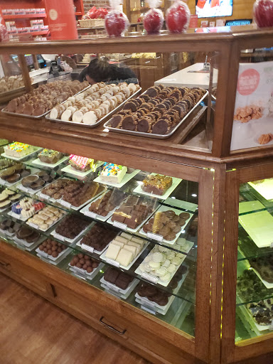 Shopping Mall «Shops at Rivercenter», reviews and photos, 849 E Commerce St, San Antonio, TX 78205, USA