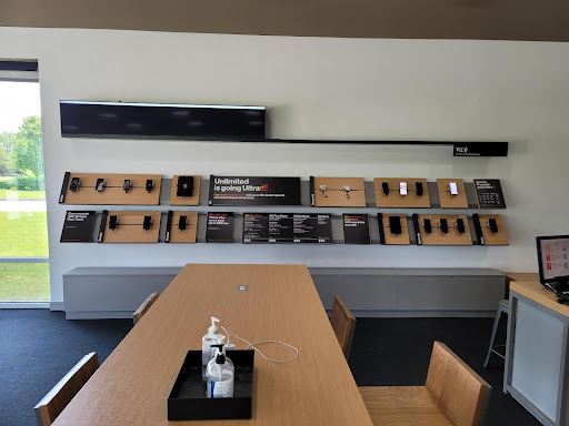 Cell Phone Store «Verizon Authorized Retailer, TCC», reviews and photos, 590 W Northfield Dr, Brownsburg, IN 46112, USA