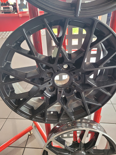 Tire Shop «Discount Tire Store - San Antonio, TX», reviews and photos, 1755 SW Loop 410, San Antonio, TX 78227, USA