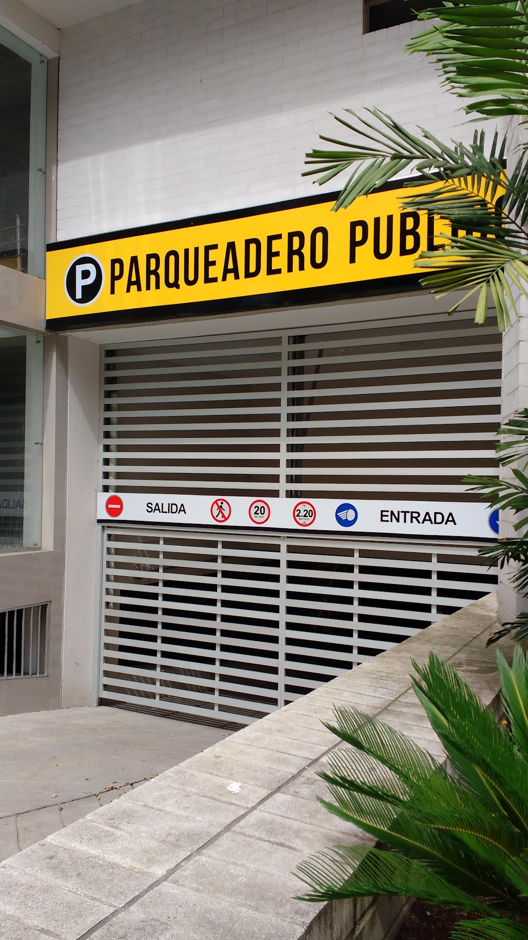 Parqueadero Publico Greengold Business Center
