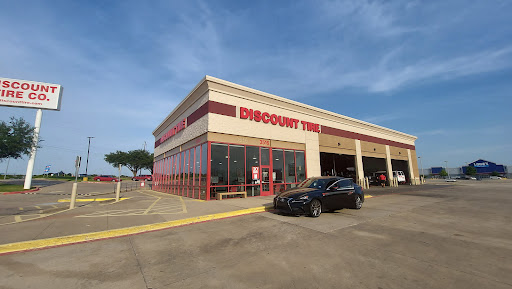 Tire Shop «Discount Tire Store - Irving, TX», reviews and photos, 3516 W Airport Fwy, Irving, TX 75062, USA