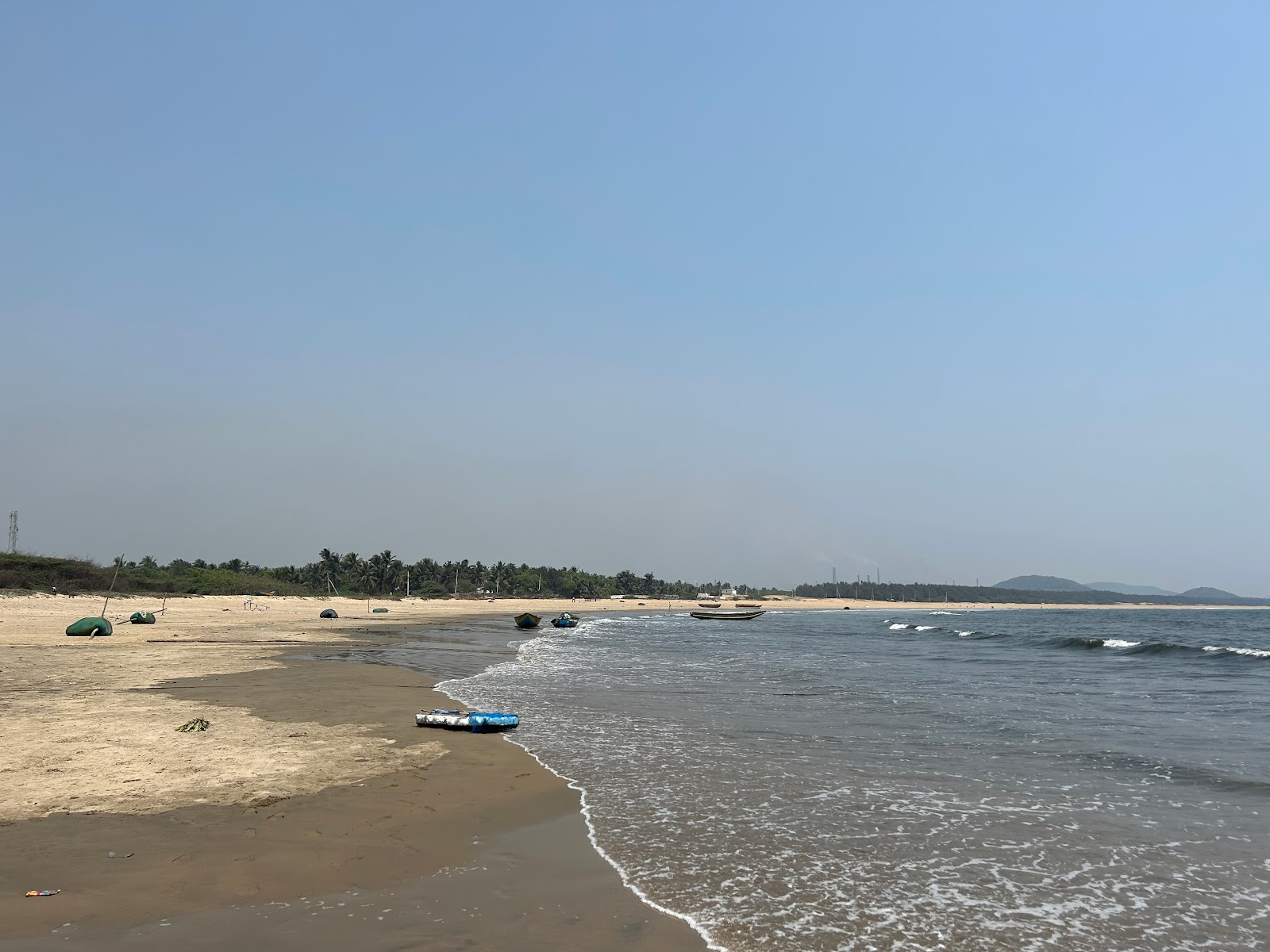 Φωτογραφία του Appikonda Beach με μακρά ευθεία ακτή
