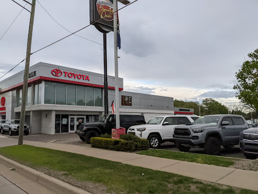 Car Dealer «LaFontaine Toyota», reviews and photos, 2027 S Telegraph Rd, Dearborn, MI 48124, USA