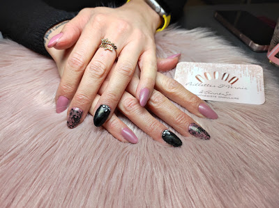 Paillettes & Vernis d'Anneso à Calais