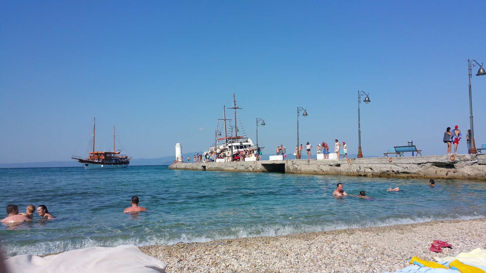 Foto van Pefkochori beach met enigszins schoon niveau van netheid