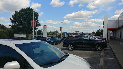 Toyota Dealer «Molle Toyota», reviews and photos, 601 W 103rd St, Kansas City, MO 64114, USA