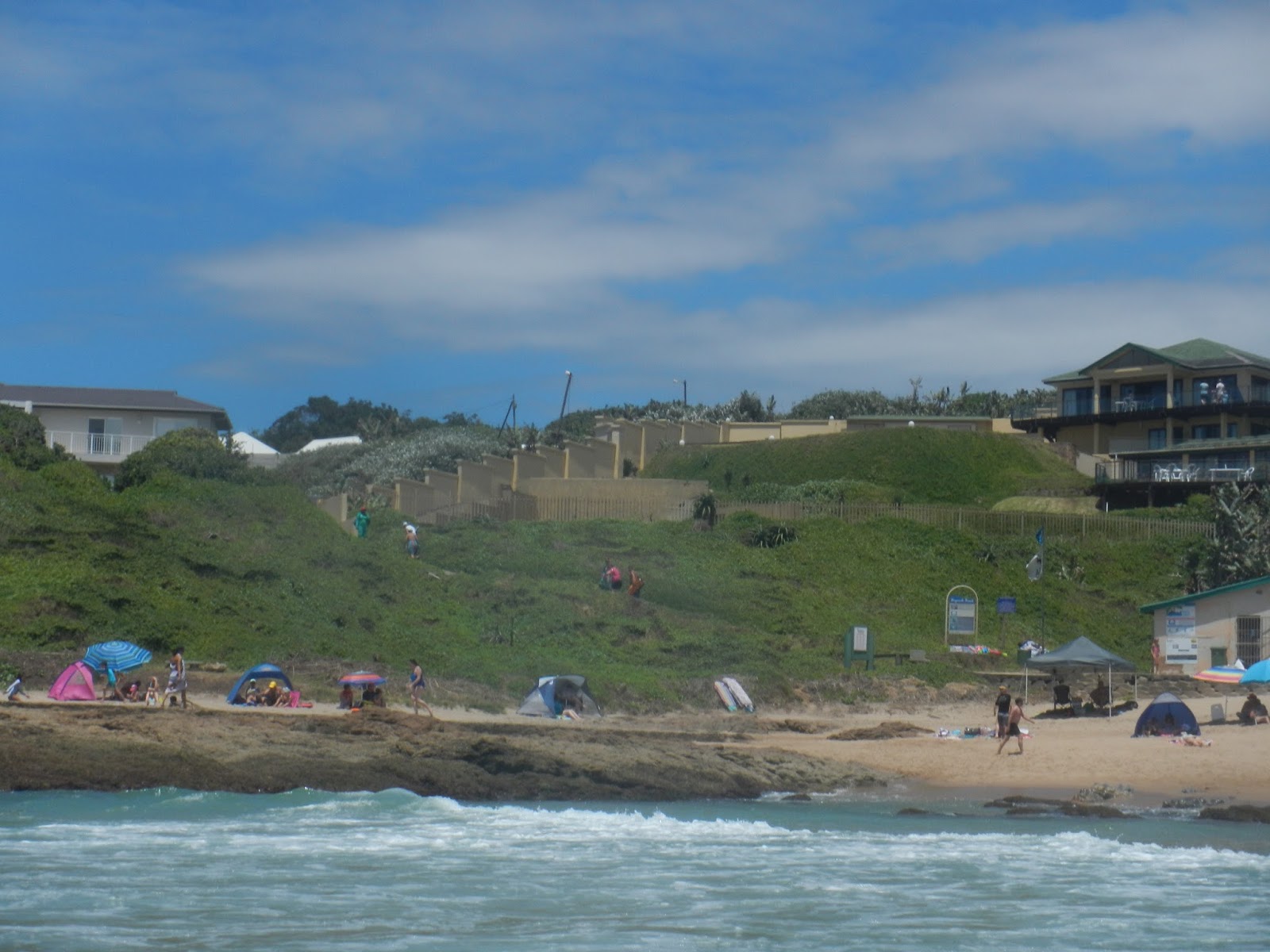 Valokuva Umzumbe beachista. sijaitsee luonnonalueella