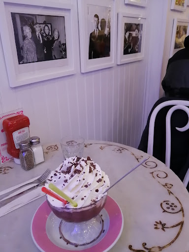American Restaurant «Serendipity 3», reviews and photos, 225 E 60th St, New York, NY 10022, USA
