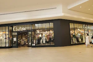 Aritzia Hillcrest Mall image