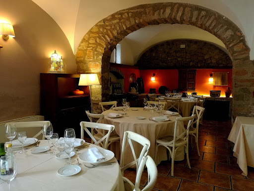 Restaurant Torrecombelles- Restaurante de cocina tradicional catalana en Sanaüja (Lleida) en Sanaüja