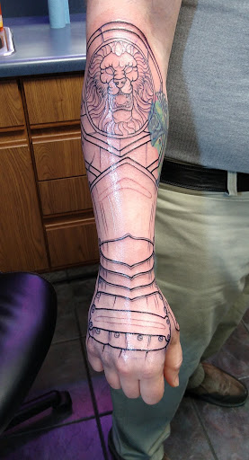 Explore minimalist finger tattoo ideas, creative tattoo ideas in Hammond, available at Bugaboo Tattoo