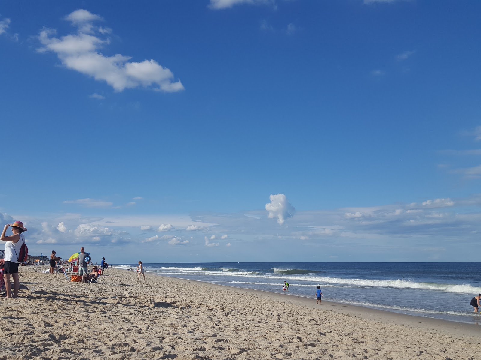 Φωτογραφία του Brick Beach II με μακρά ευθεία ακτή