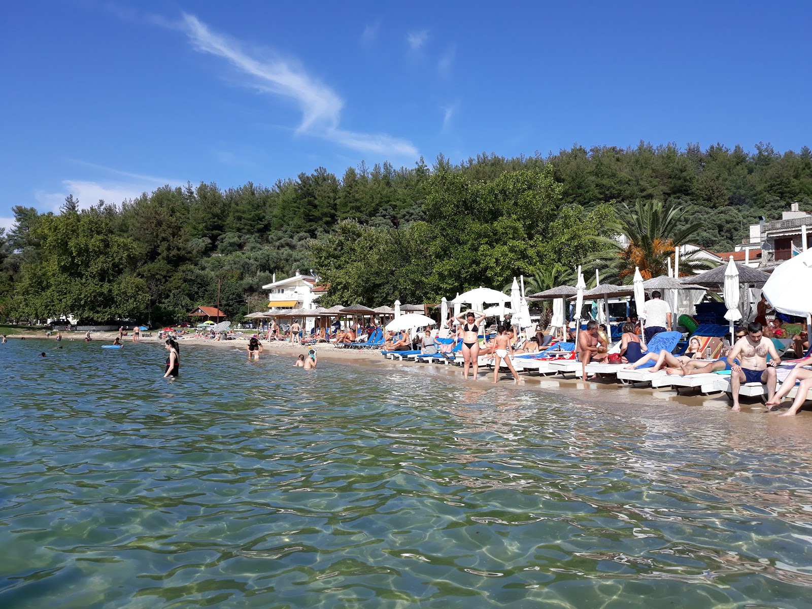 Φωτογραφία του Ftapodi beach υποστηρίζεται από βράχους