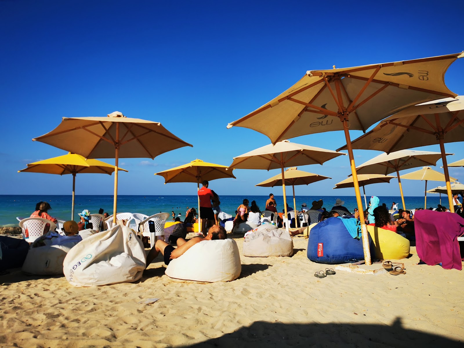 Telal El Alamein Beach'in fotoğrafı - rahatlamayı sevenler arasında popüler bir yer