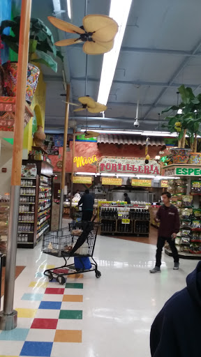 Grocery Store «Vallarta Supermarkets», reviews and photos, 305 Olive Ave, Porterville, CA 93257, USA