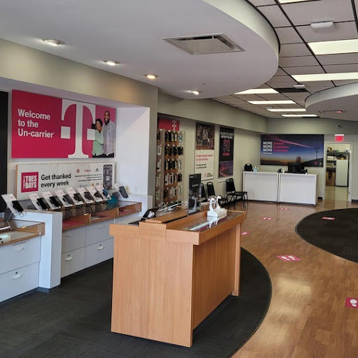 Cell Phone Store «T-Mobile», reviews and photos, 25 City Ave, Bala Cynwyd, PA 19004, USA