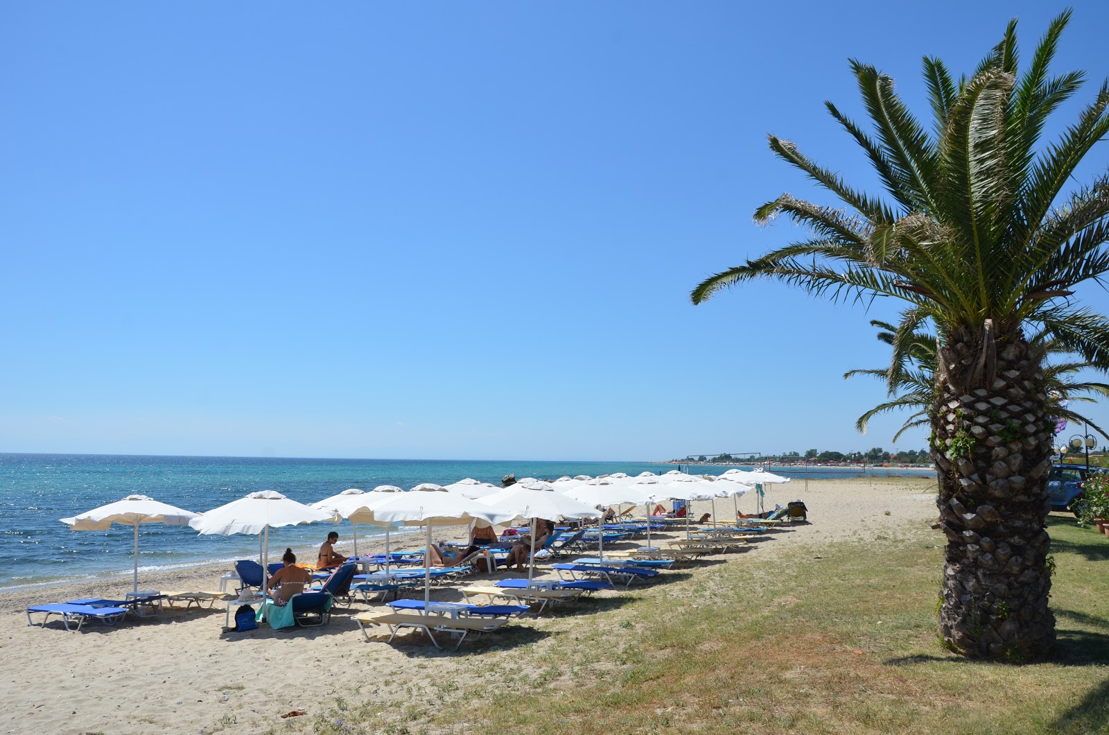 Foto di Aigeas beach con una superficie del sabbia con ciottolame