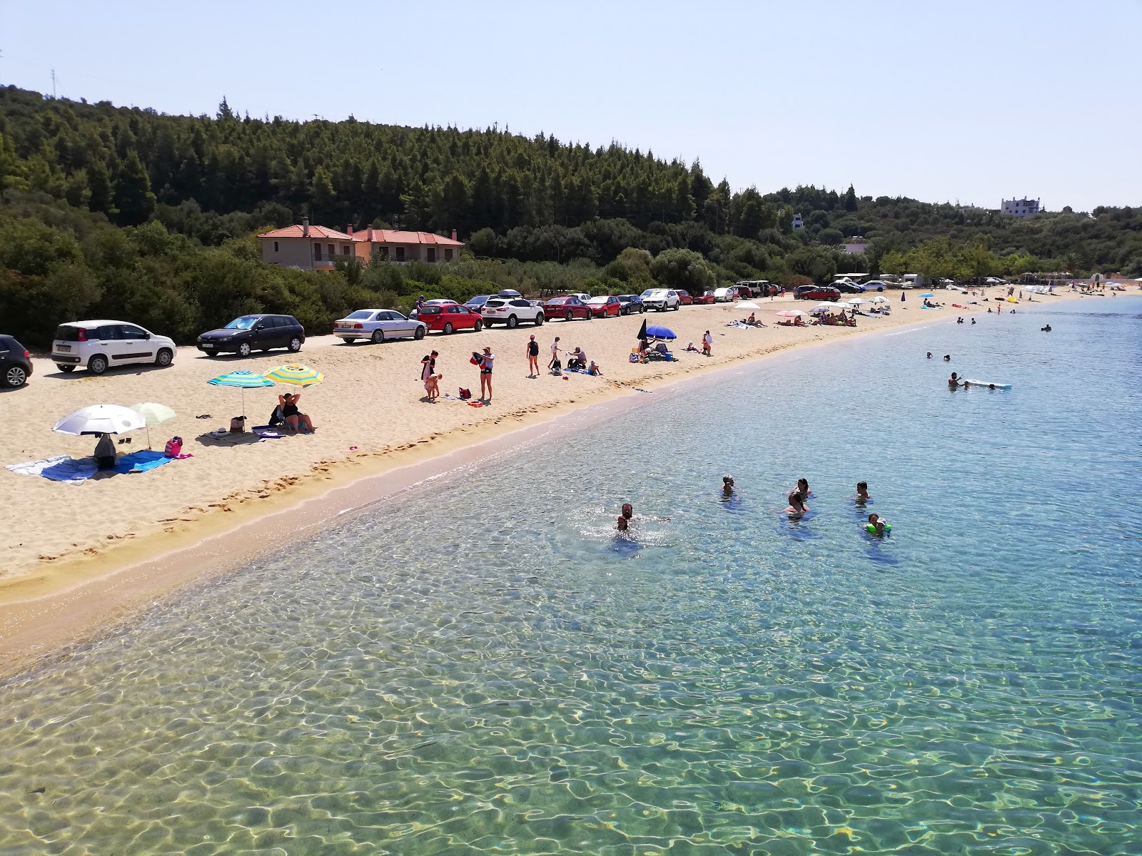 Paralia Aretes'in fotoğrafı geniş bir kıyı şeridi ile birlikte