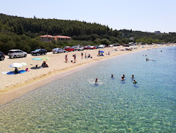Paralia Aretes'in fotoğrafı geniş bir kıyı şeridi ile birlikte