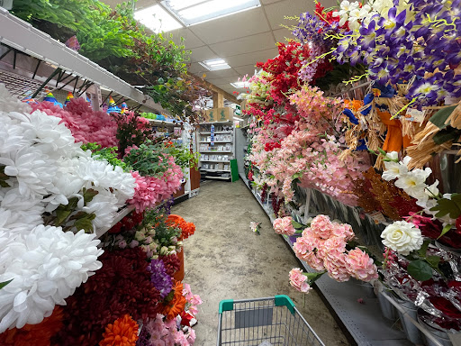 Dollar Store «Dollar King LC», reviews and photos, 3433 Foothill Blvd, La Crescenta, CA 91214, USA