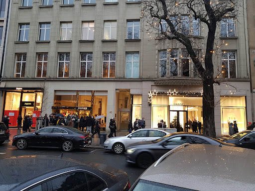 Stores to buy men's tracksuits Düsseldorf
