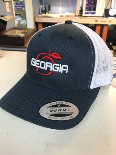 Sign Shop «Hue Graphics & Apparel, LLC», reviews and photos, 1365 4 Th Ave, Auburn, GA 30011, USA