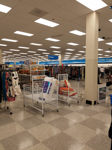 Clothing Store «Ross Dress for Less», reviews and photos, 523 S MacDade Blvd, Holmes, PA 19043, USA
