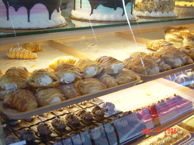 La Cascia's Bakery 02155