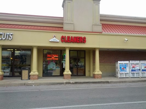Dry Cleaner «Town & Country Dry Cleaners», reviews and photos, 704 W Lancaster Ave, Devon, PA 19333, USA