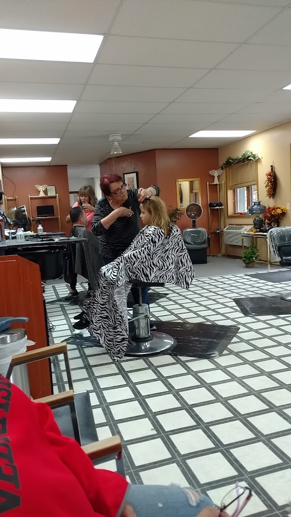 Kurl-N-Swirl Beauty Salon 69301