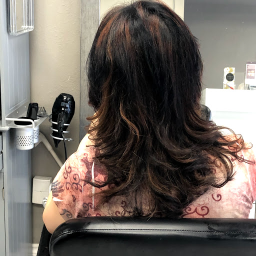 Hair Salon «Headquarters Hair & Beauty Salon», reviews and photos, 16625 Redmond Way # L, Redmond, WA 98052, USA